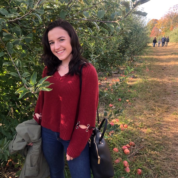 Meet your Posher, Allison - Picture 1 of 3